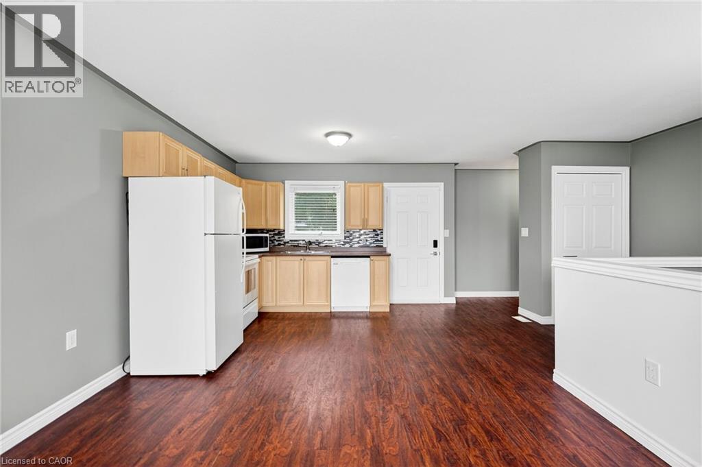 Photo 11 of 133 Grantham Avenue, St Catharines ON