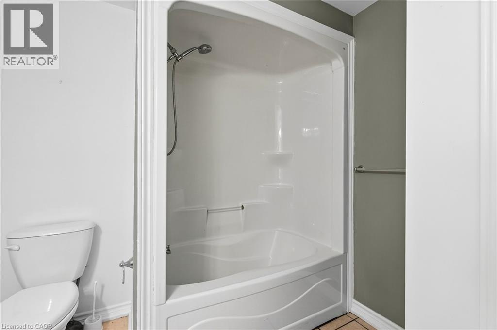 Photo 24 of 133 Grantham Avenue, St Catharines ON