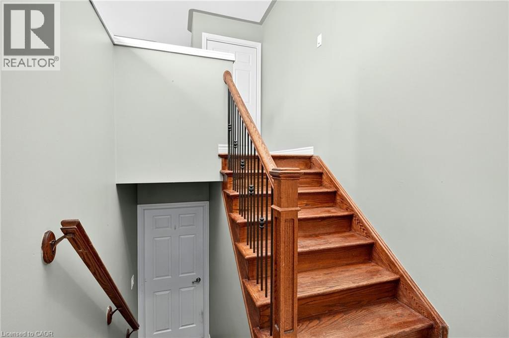 Photo 4 of 133 Grantham Avenue, St Catharines ON