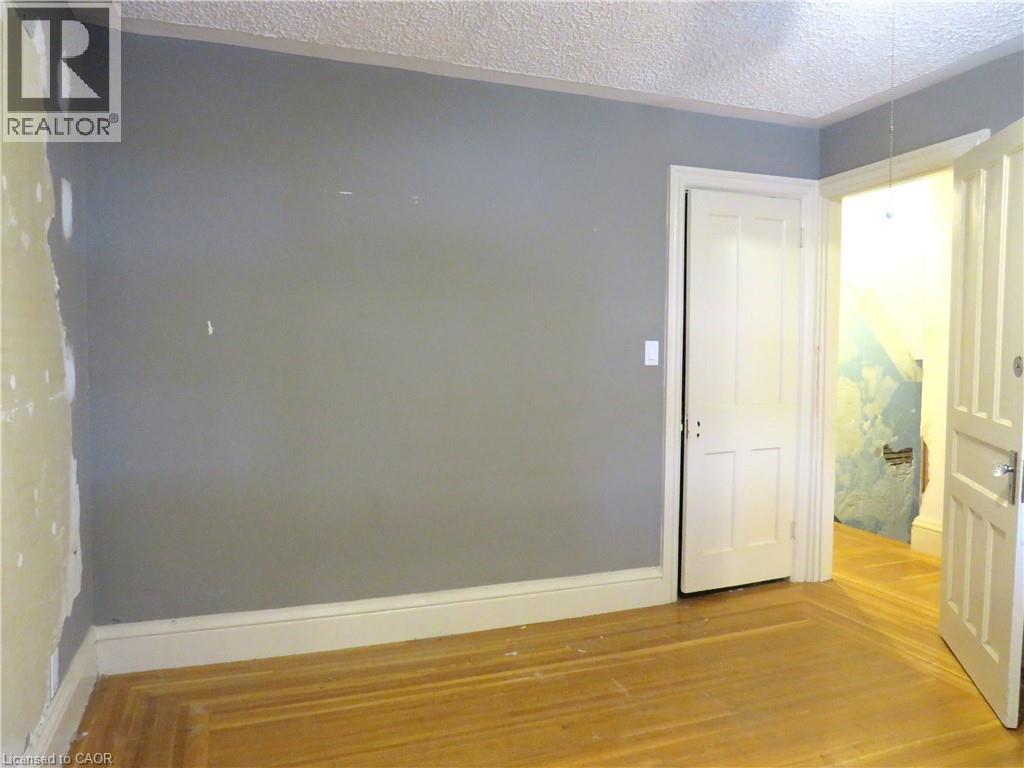 Photo 11 of 120 Sanford Avenue S, Hamilton ON