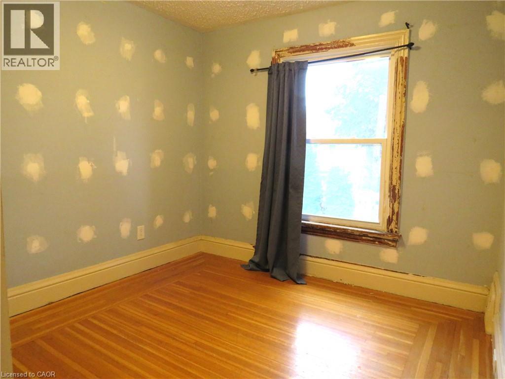 Photo 13 of 120 Sanford Avenue S, Hamilton ON