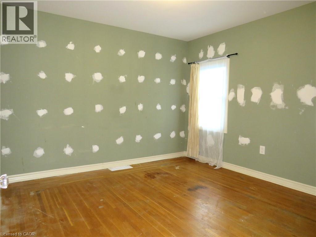 Photo 15 of 120 Sanford Avenue S, Hamilton ON