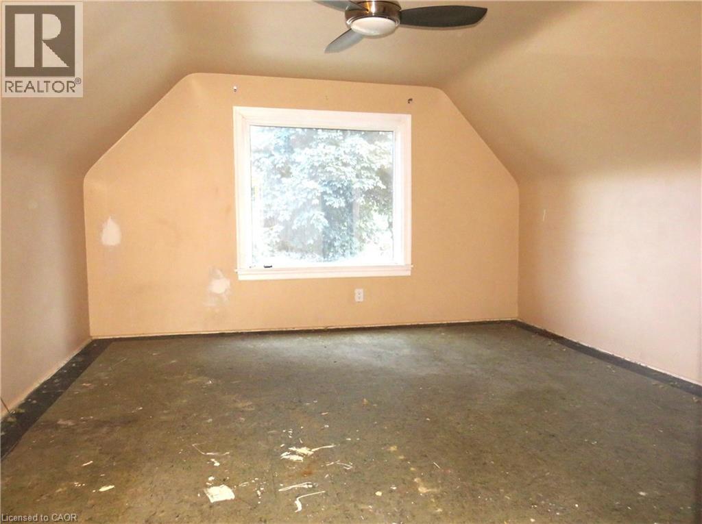 Photo 16 of 120 Sanford Avenue S, Hamilton ON