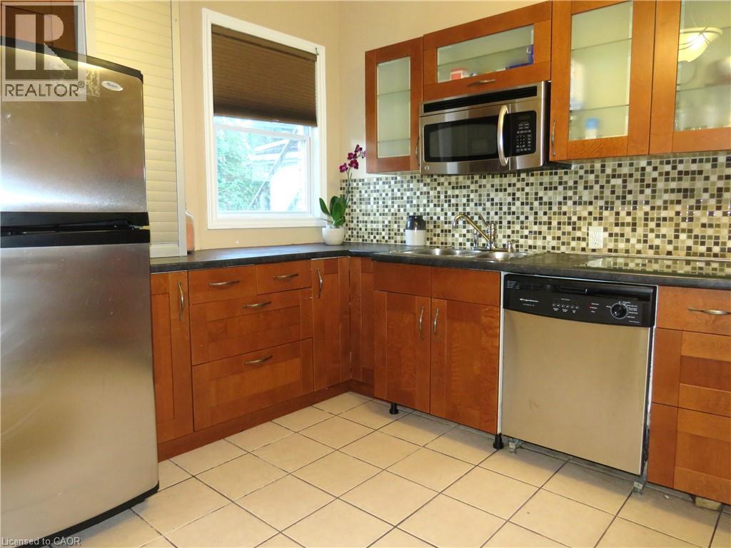 Photo 4 of 120 Sanford Avenue S, Hamilton ON
