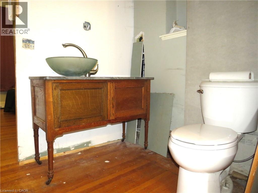 Photo 7 of 120 Sanford Avenue S, Hamilton ON