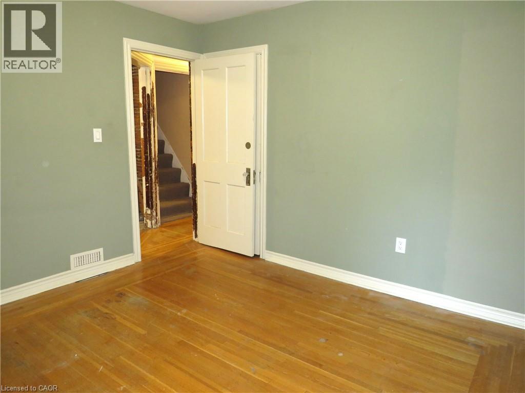 Photo 8 of 120 Sanford Avenue S, Hamilton ON