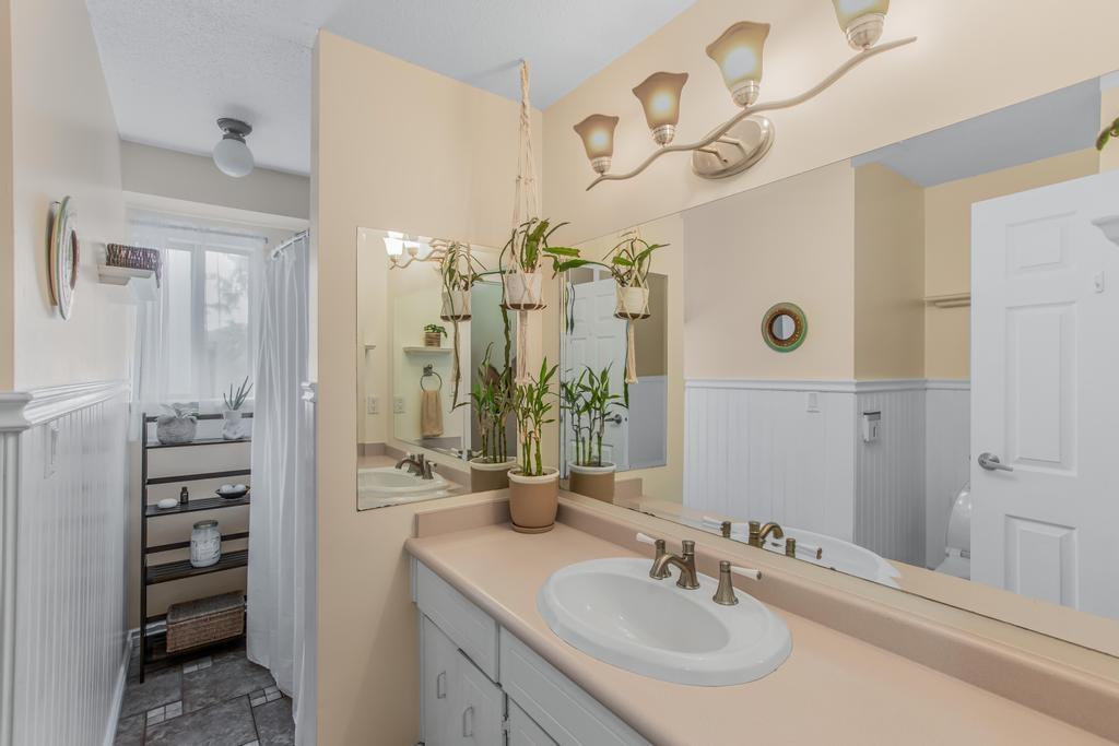 Photo 10 of 33370 Cherry Avenue, Mission BC