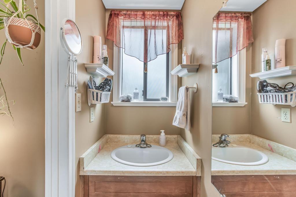 Photo 13 of 33370 Cherry Avenue, Mission BC