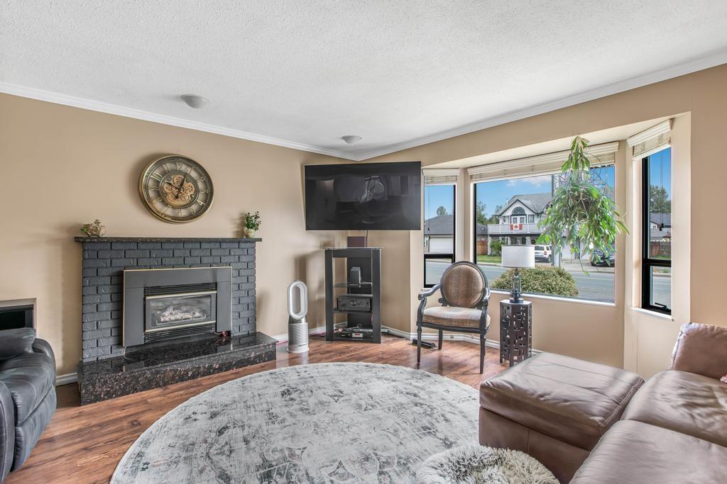Photo 5 of 33370 Cherry Avenue, Mission BC