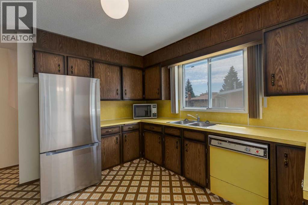 Single Family House Bungalow for Sale in  Silver Ridge Drive NW Silver Springs Calgary 