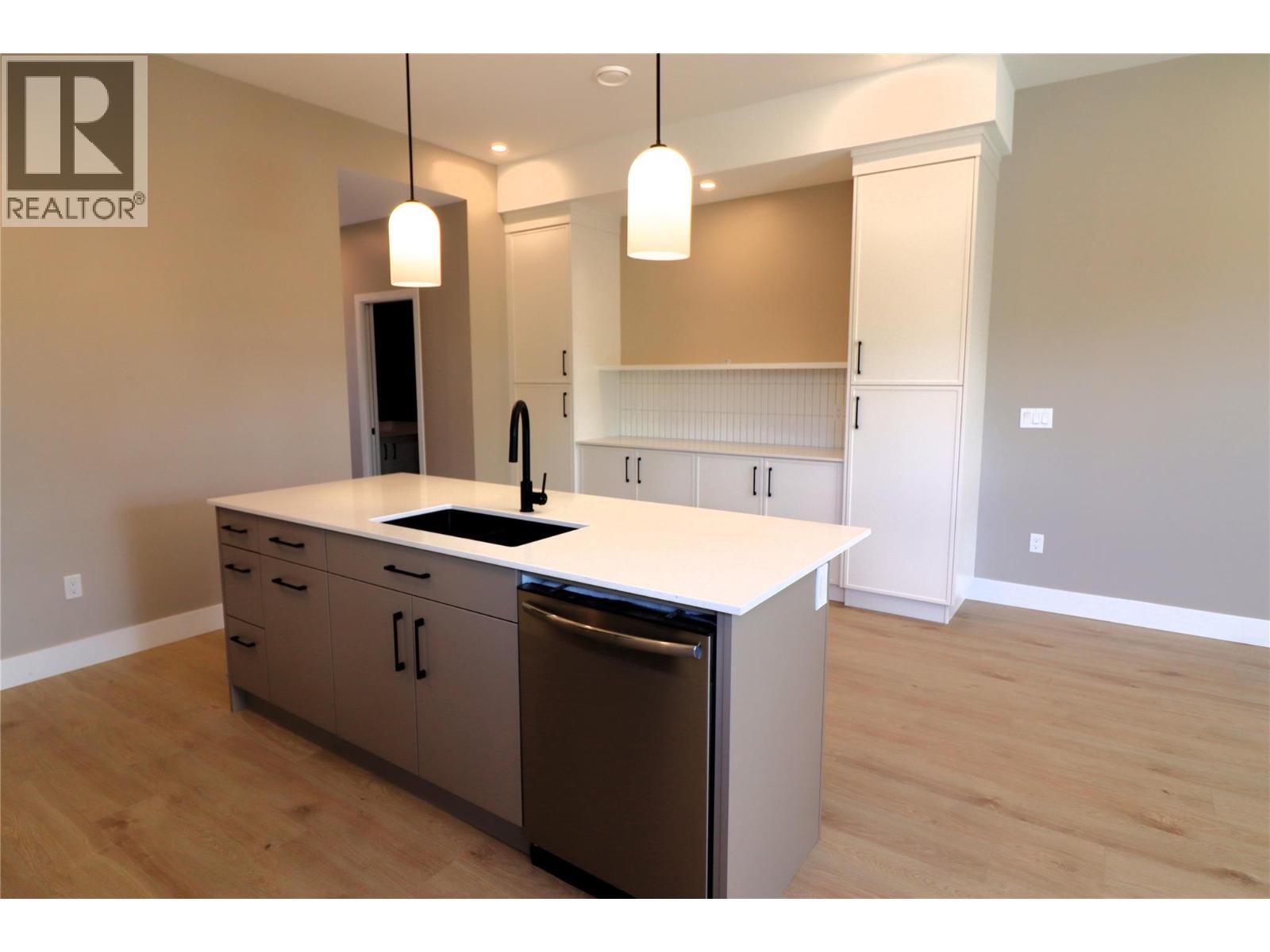 Photo 8 of 165 Chestnut Avenue, Kamloops BC