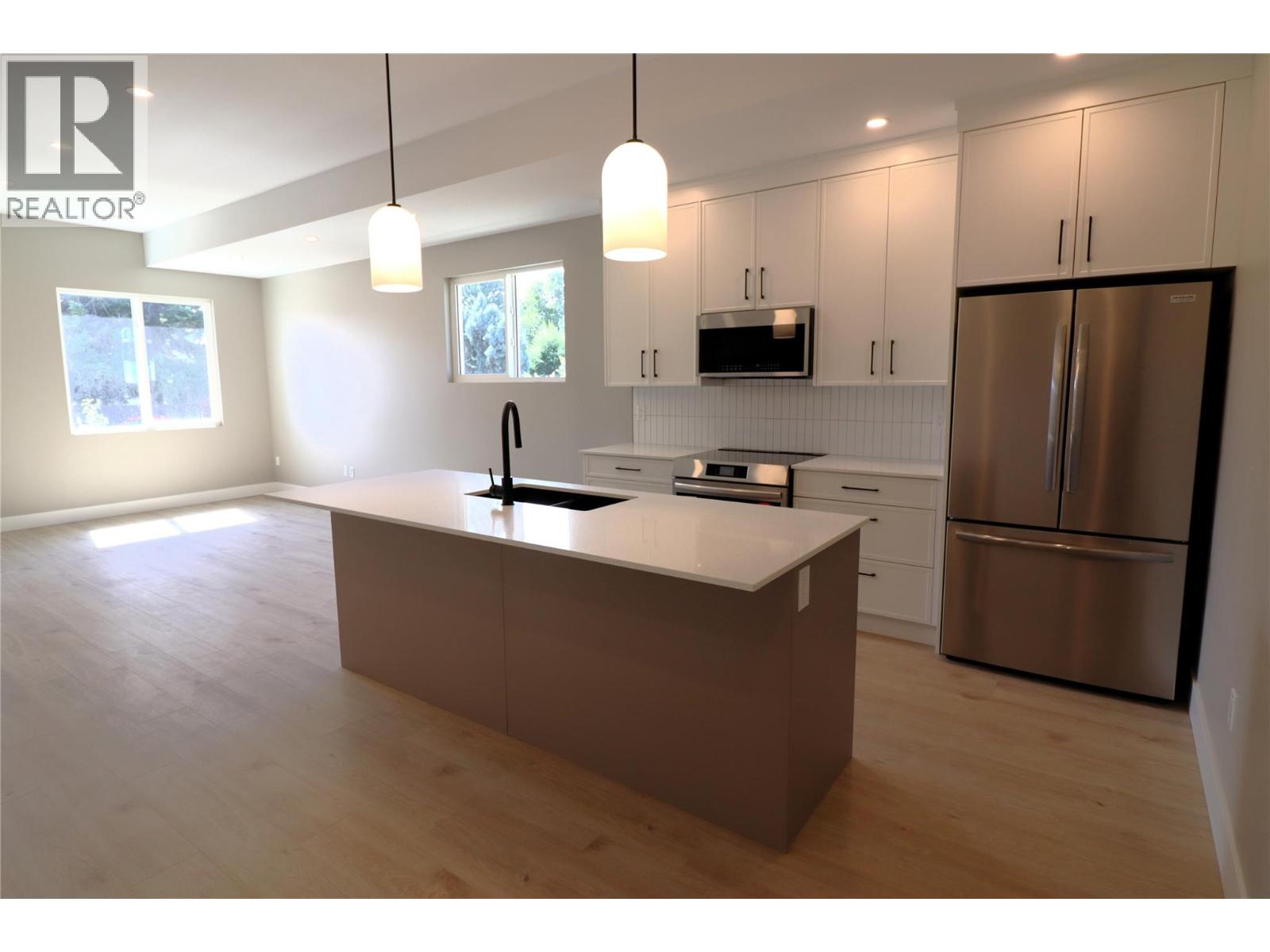 Photo 2 of 165 Chestnut Avenue, Kamloops BC