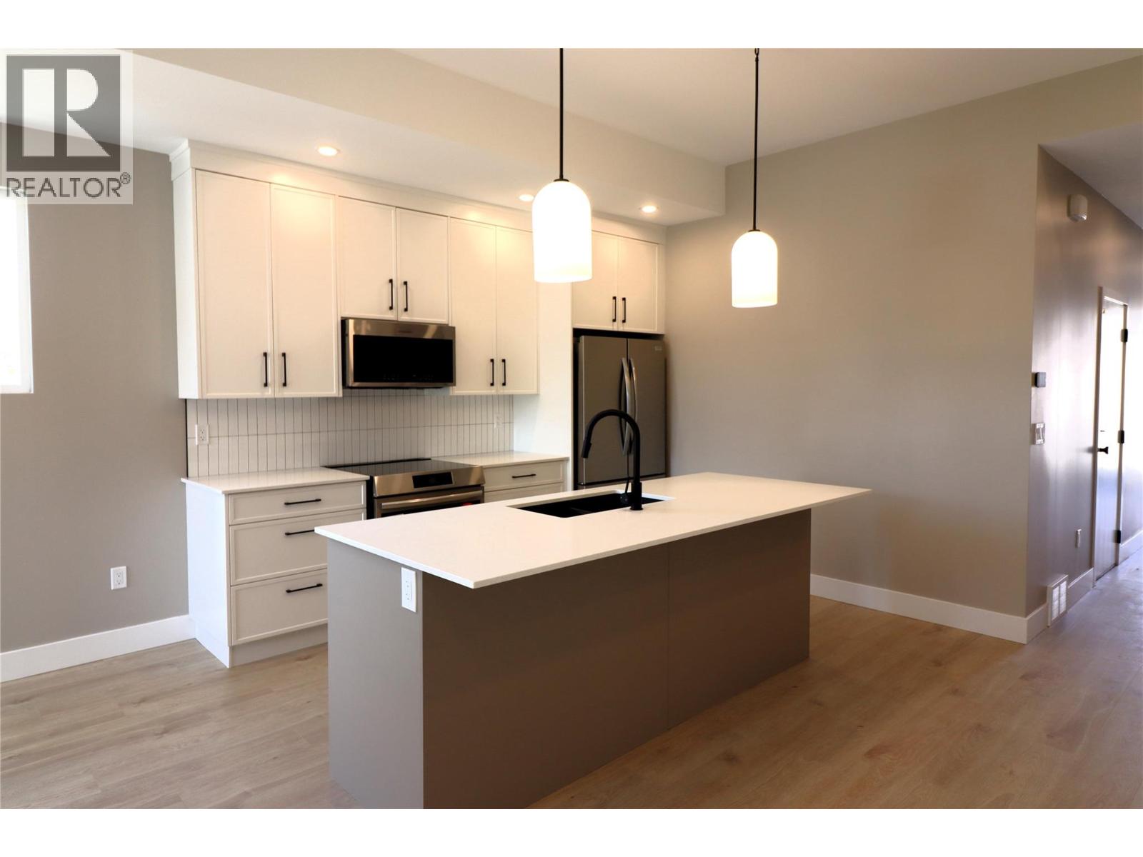 Photo 10 of 165 Chestnut Avenue, Kamloops BC