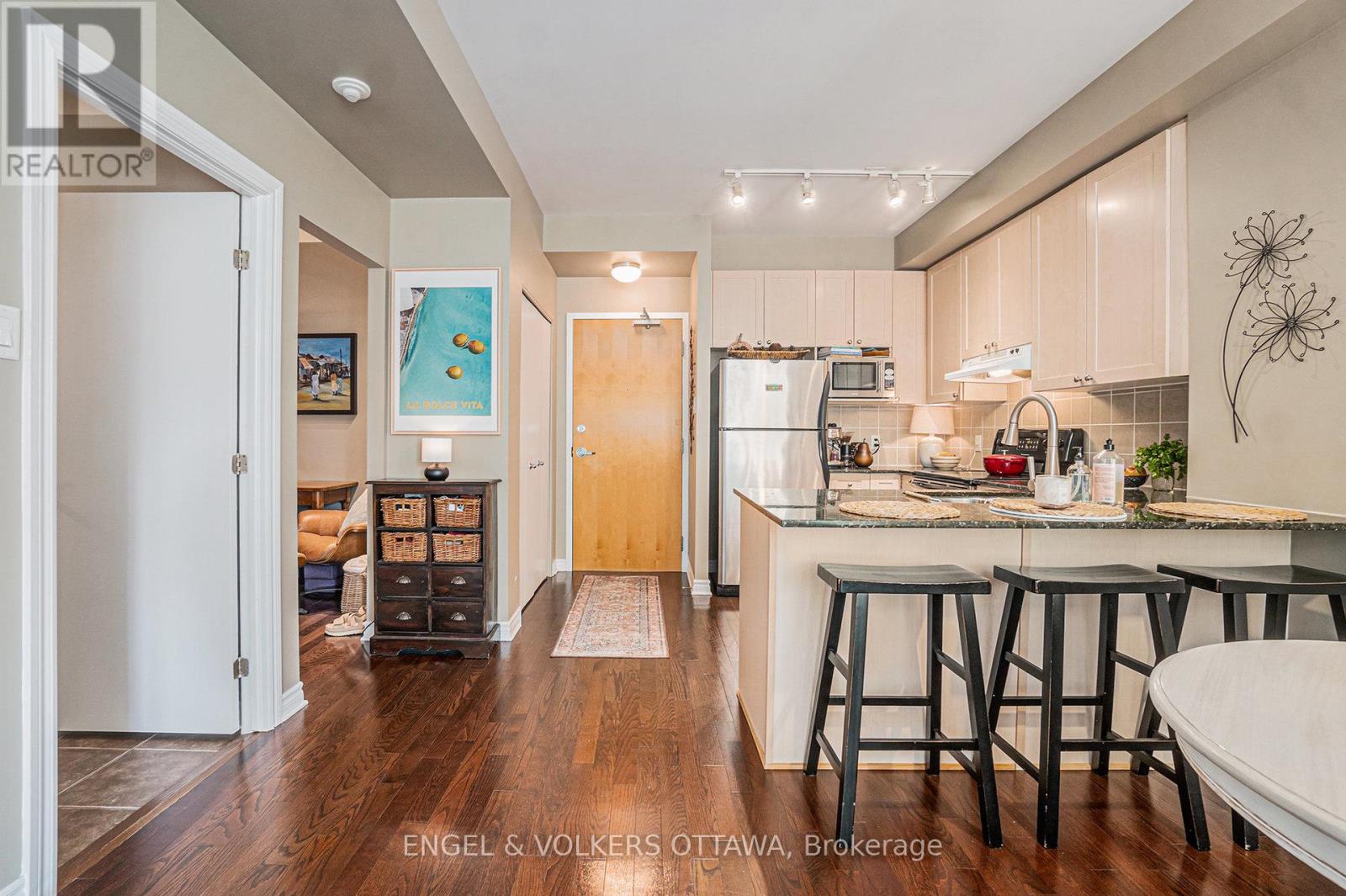This condo is uber clean and very bright