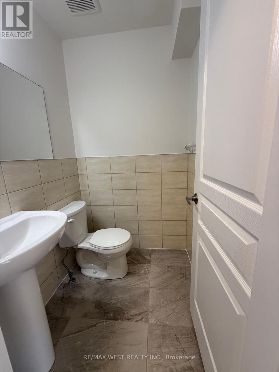 Photo 11 of 140 Monarch Street, Welland ON