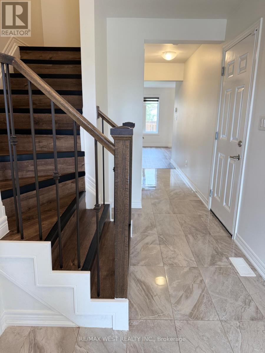 Photo 4 of 140 Monarch Street, Welland ON