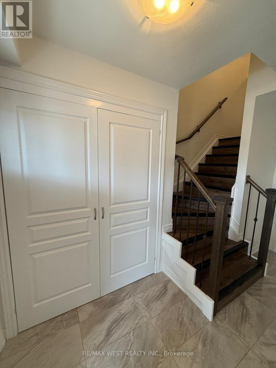 Photo 5 of 140 Monarch Street, Welland ON