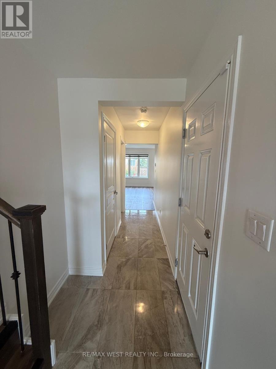 Photo 6 of 140 Monarch Street, Welland ON