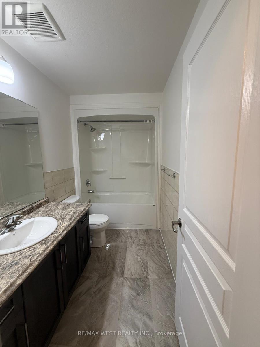 Photo 8 of 140 Monarch Street, Welland ON