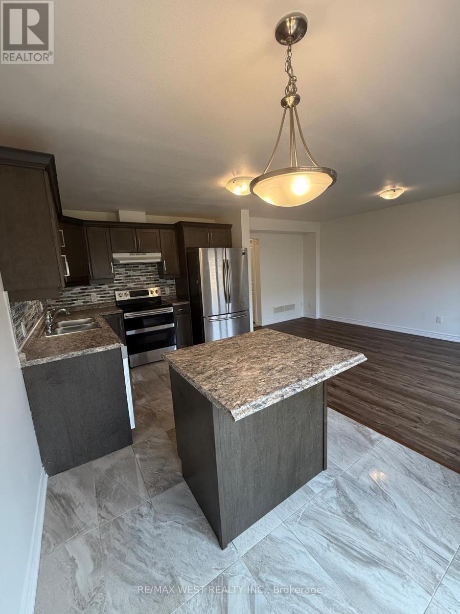 Photo 5 of 140 Monarch Street, Welland ON