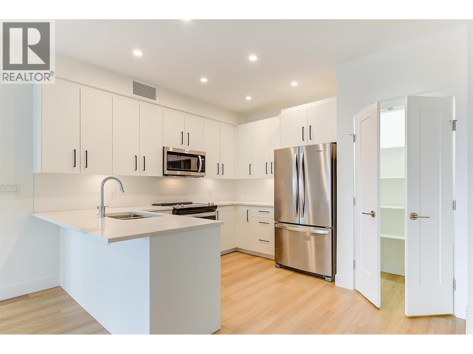 Photo 14 of 3434 Mckinley Beach Drive Unit 309, Kelowna BC