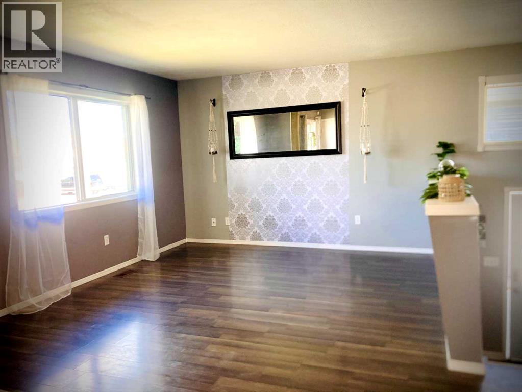 Photo 5 of 4417 B 47 A Avenue, Sylvan Lake AB