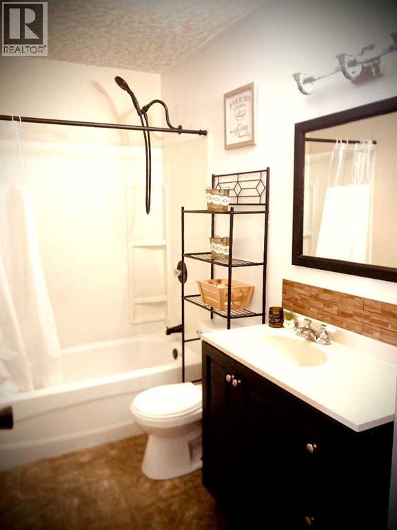 Photo 8 of 4417 B 47 A Avenue, Sylvan Lake AB