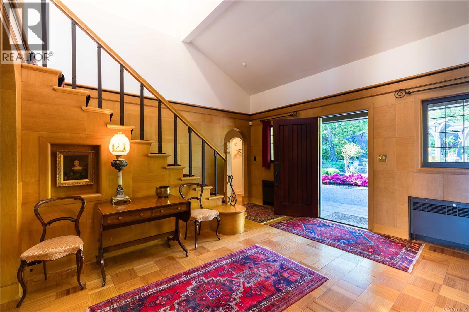 605 Towner Park Rd, North Saanich