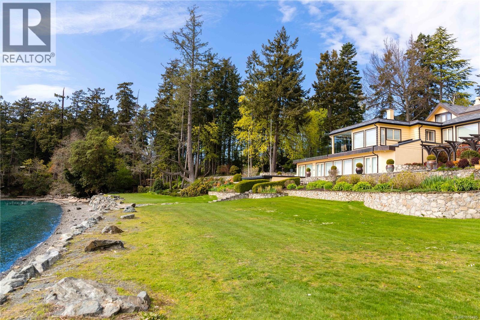605 Towner Park Rd, North Saanich