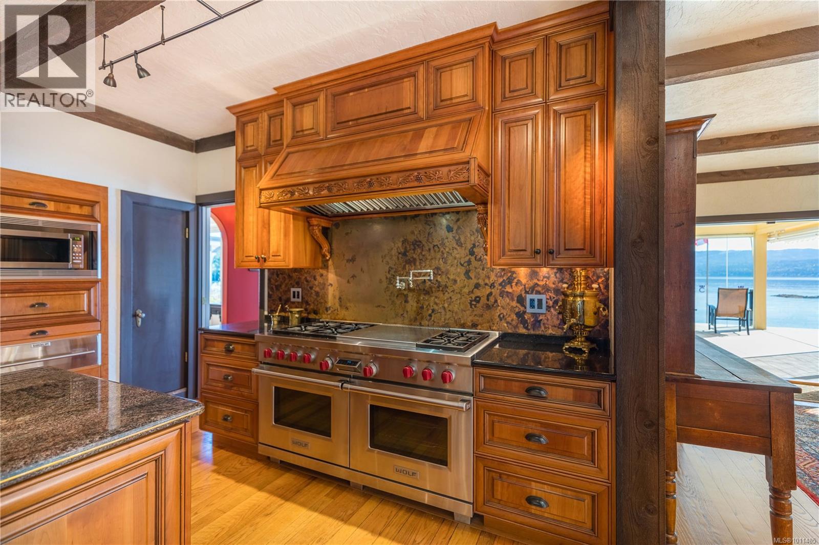 605 Towner Park Rd, North Saanich