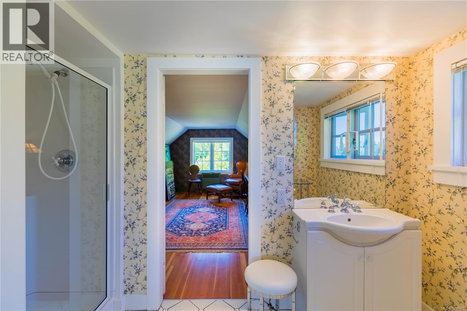 605 Towner Park Rd, North Saanich
