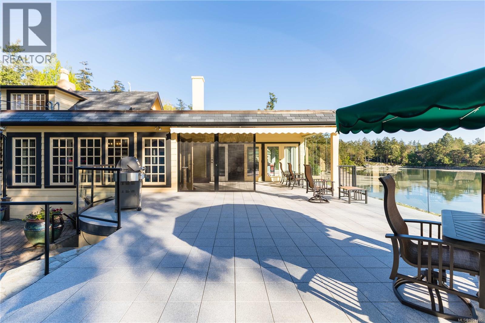 605 Towner Park Rd, North Saanich