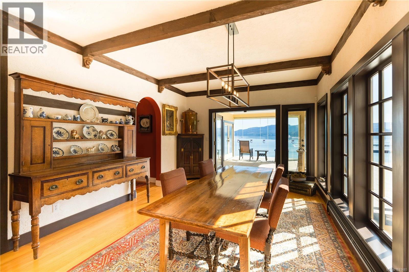 605 Towner Park Rd, North Saanich