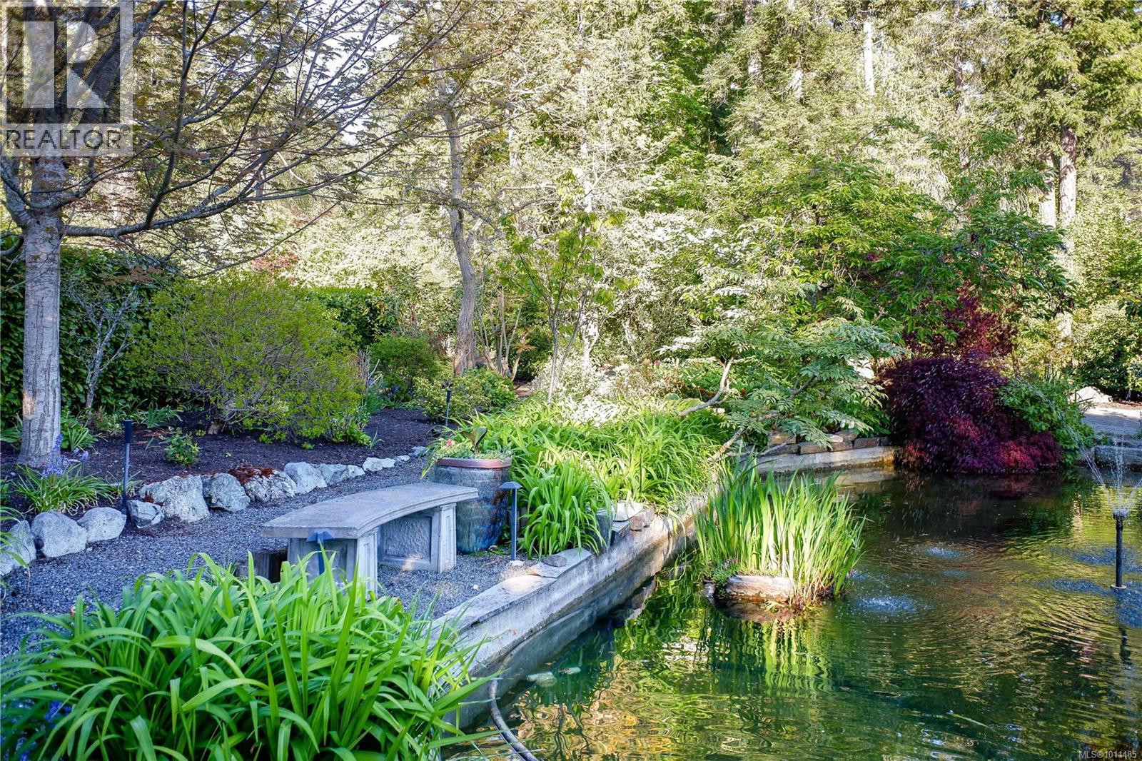 605 Towner Park Rd, North Saanich