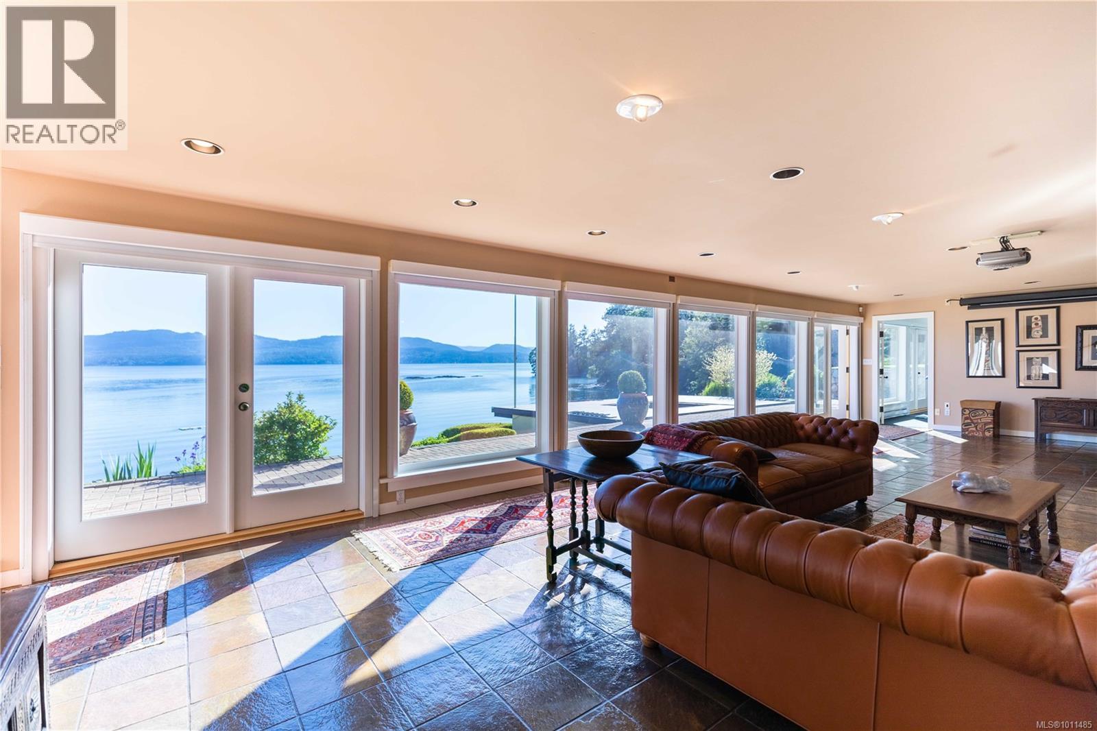 605 Towner Park Rd, North Saanich