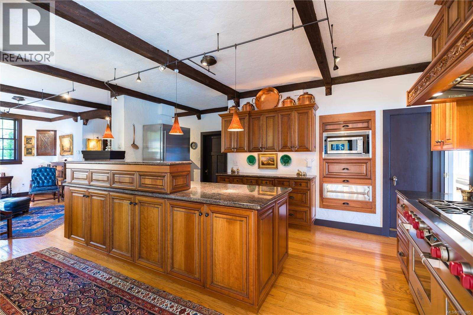 605 Towner Park Rd, North Saanich