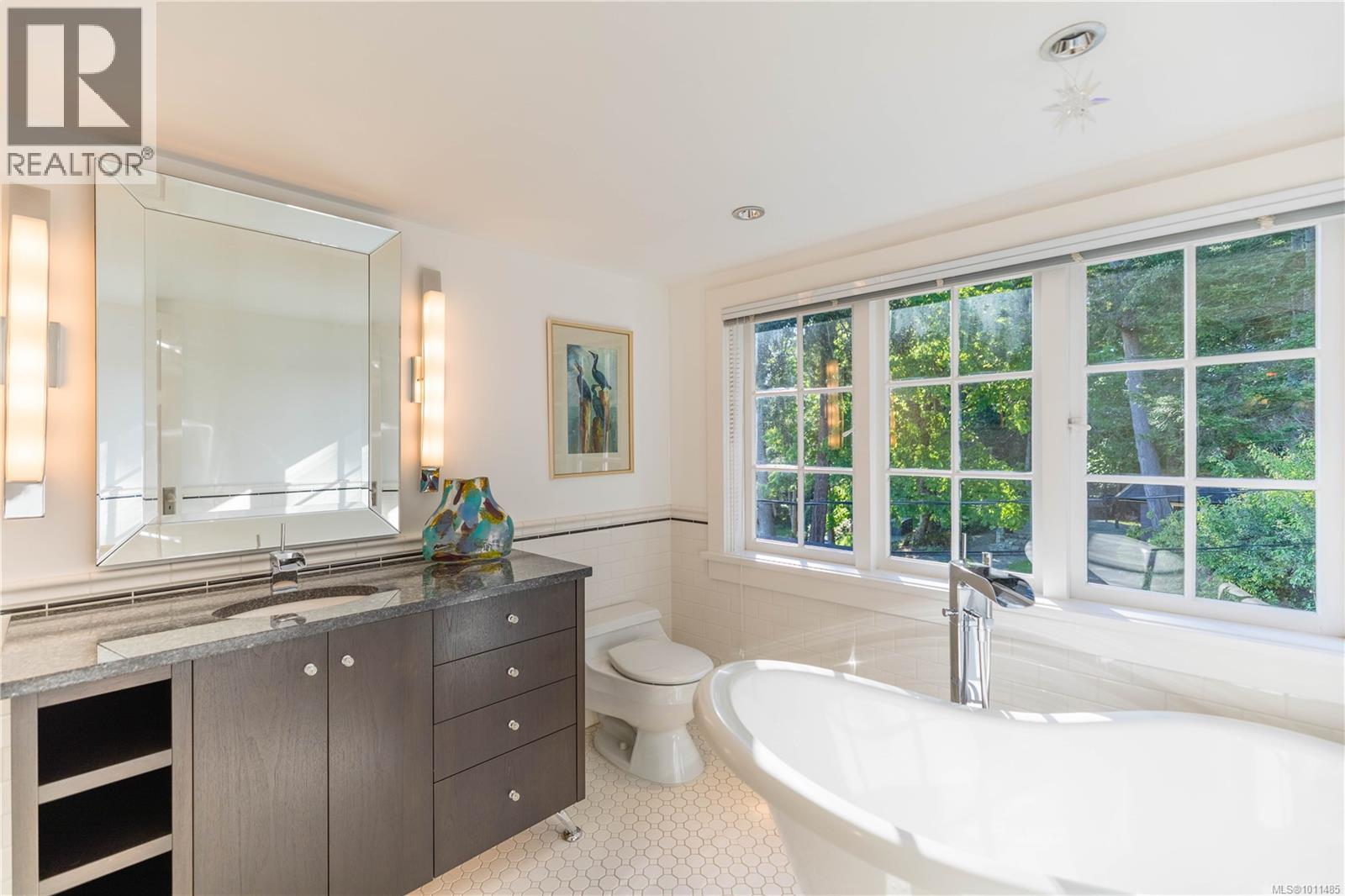 605 Towner Park Rd, North Saanich
