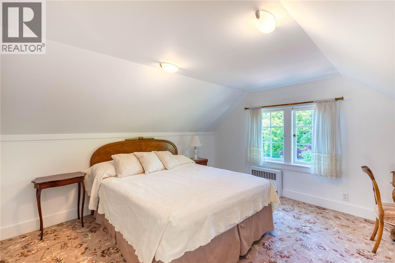 605 Towner Park Rd, North Saanich