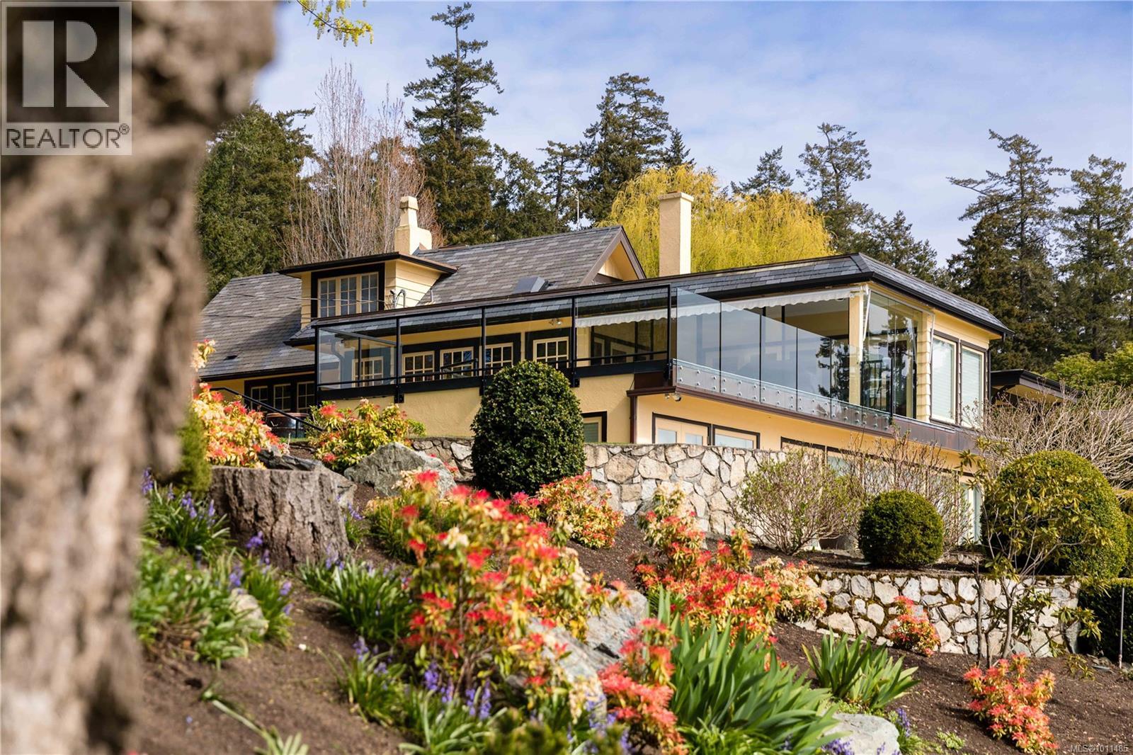 605 Towner Park Rd, North Saanich