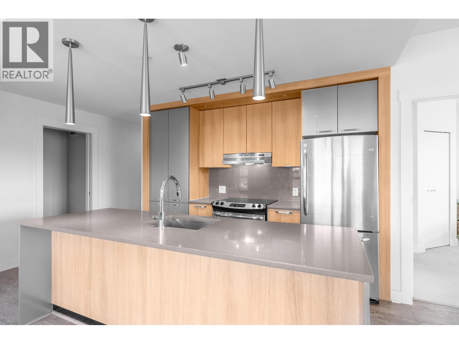 Photo 16 of 318 733 W 14th Street, North Vancouver BC