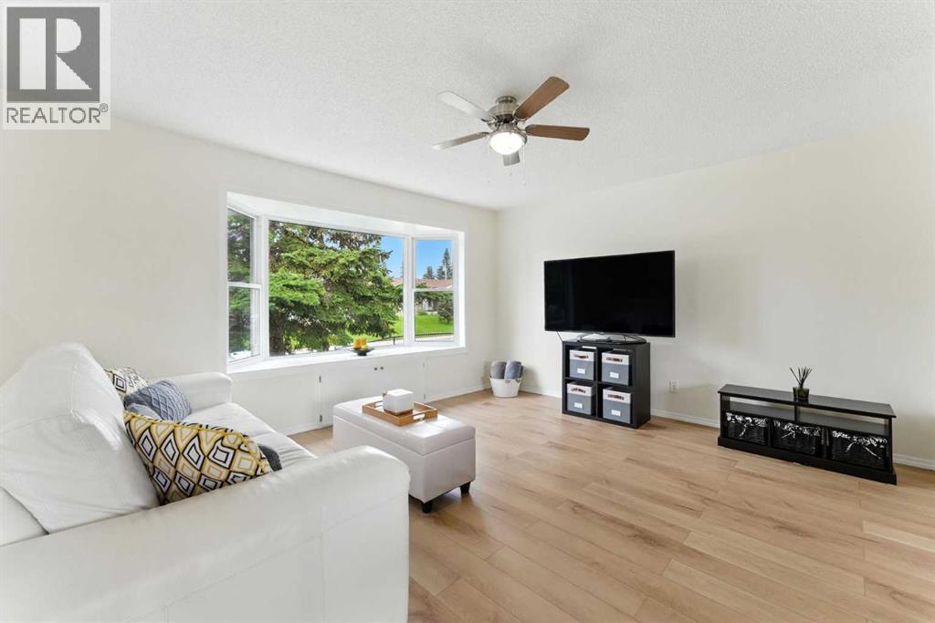 Photo 5 of 228 Penswood Way Se, Calgary AB
