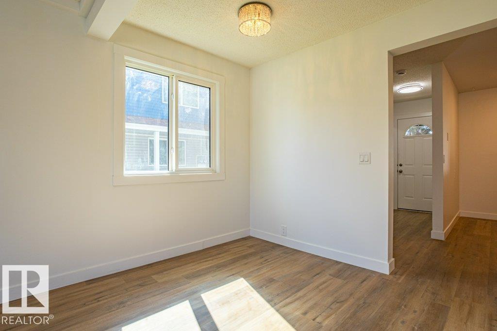 Photo 10 of 30 1411 Mill Woods E Nw, Edmonton AB