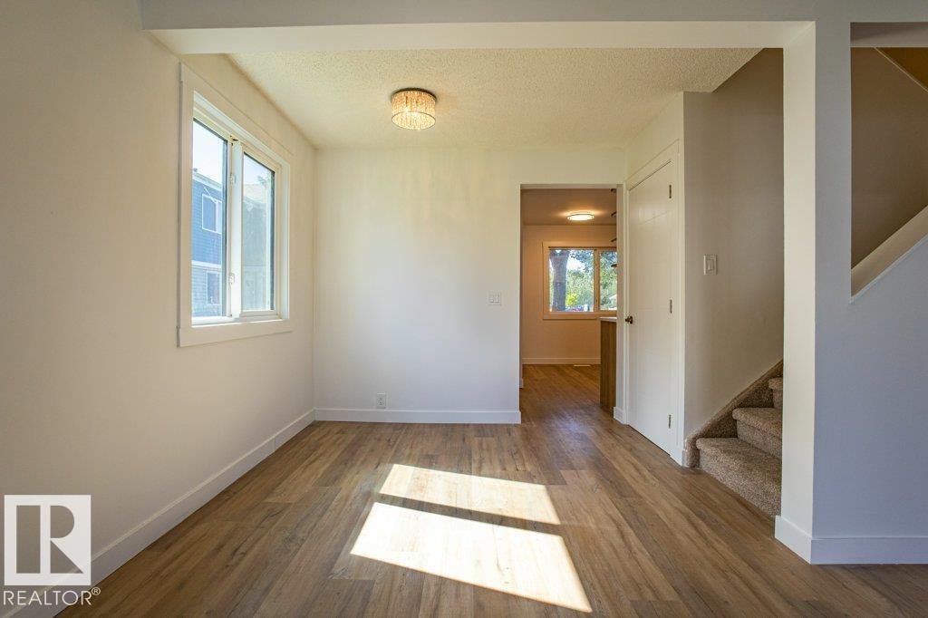 Photo 11 of 30 1411 Mill Woods E Nw, Edmonton AB