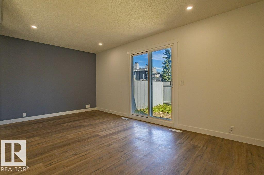 Photo 12 of 30 1411 Mill Woods E Nw, Edmonton AB