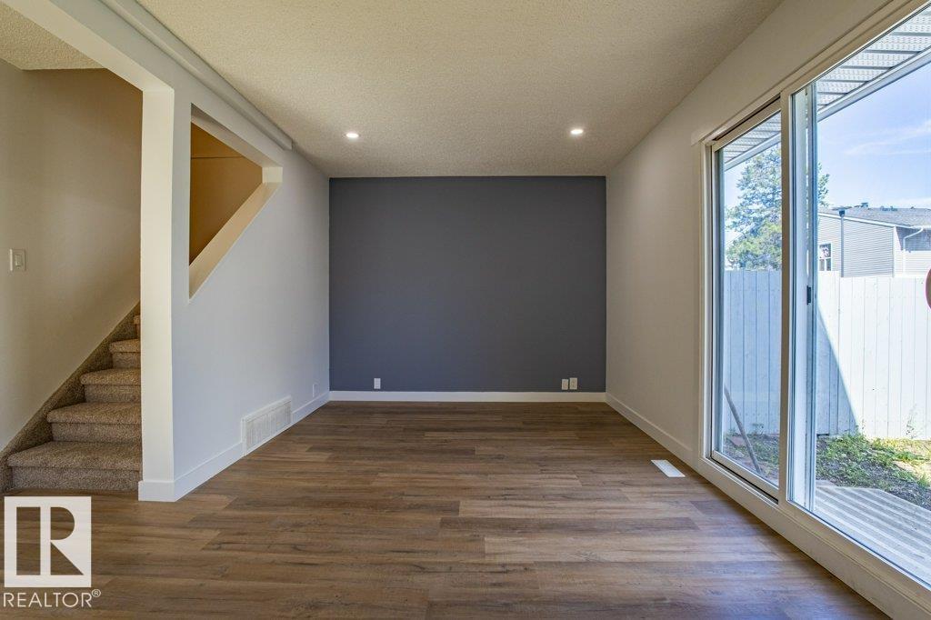 Photo 15 of 30 1411 Mill Woods E Nw, Edmonton AB