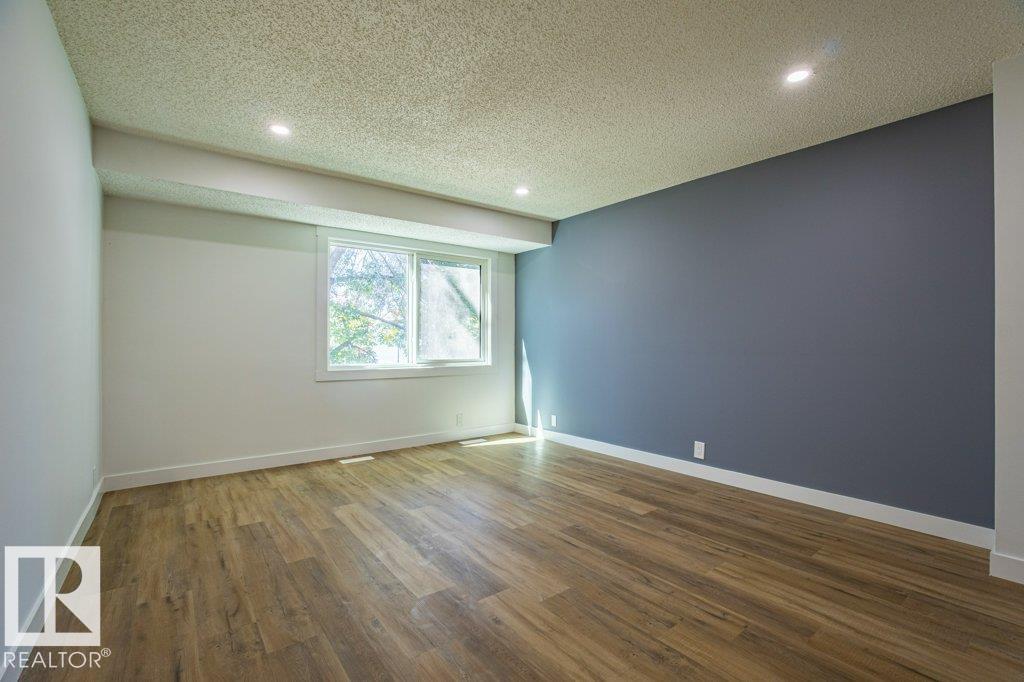 Photo 17 of 30 1411 Mill Woods E Nw, Edmonton AB