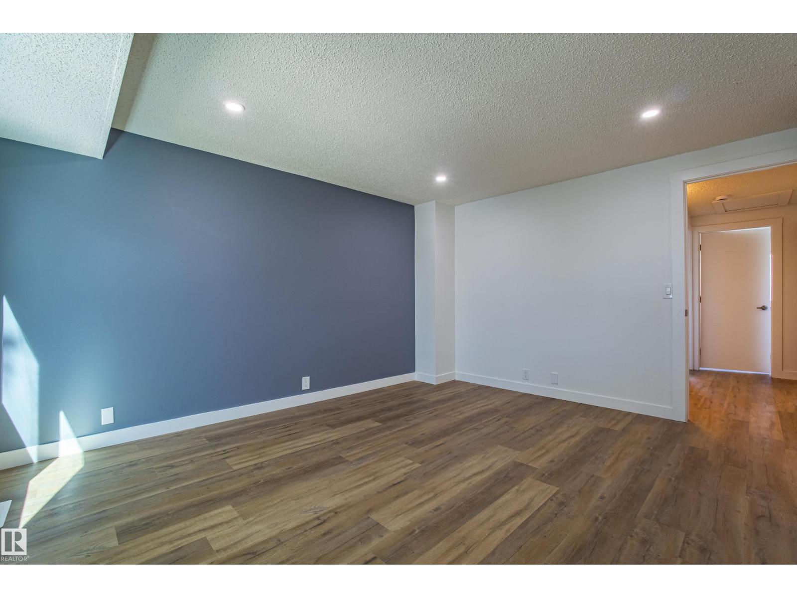Photo 18 of 30 1411 Mill Woods E Nw, Edmonton AB