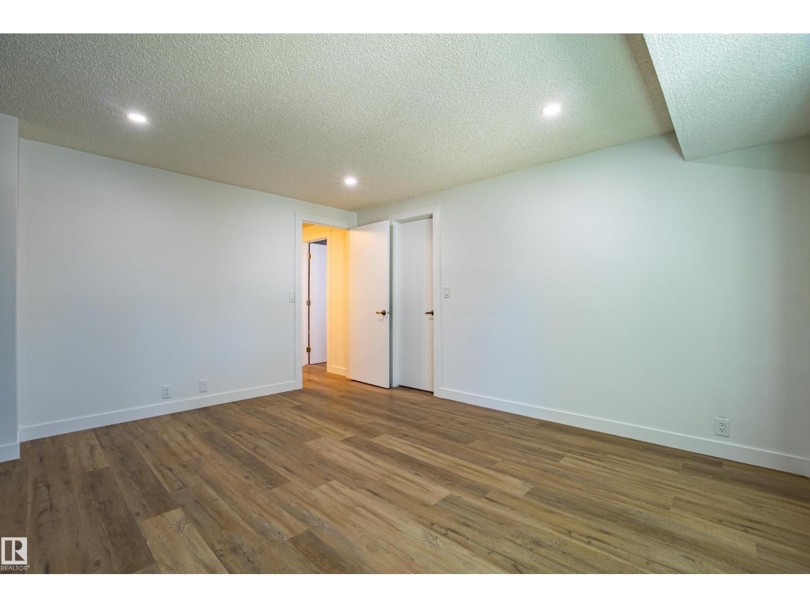 Photo 19 of 30 1411 Mill Woods E Nw, Edmonton AB