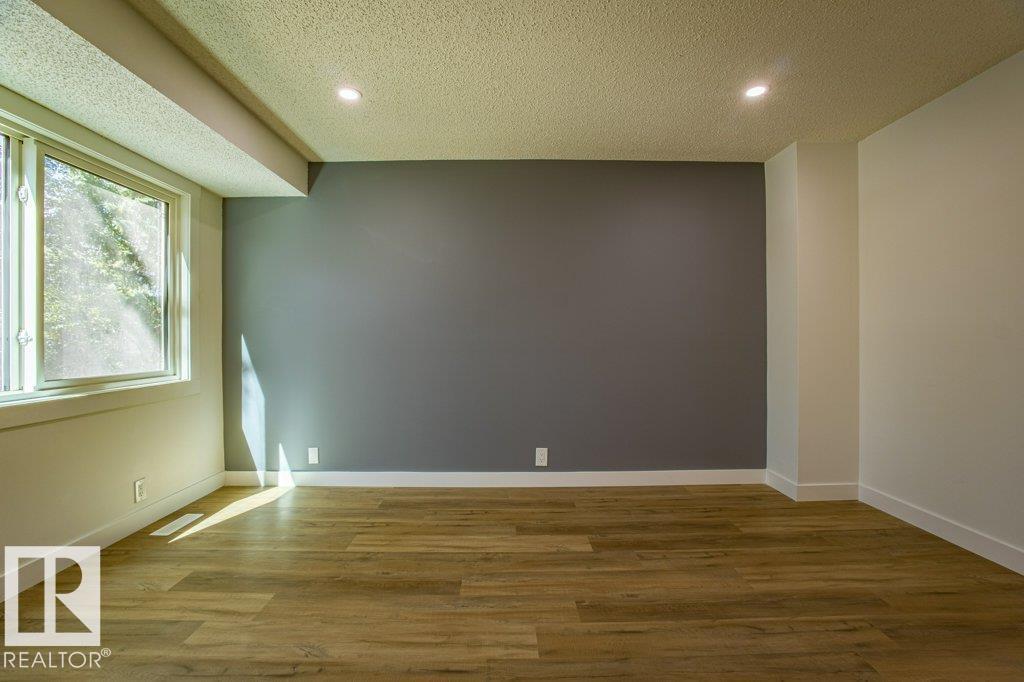 Photo 23 of 30 1411 Mill Woods E Nw, Edmonton AB
