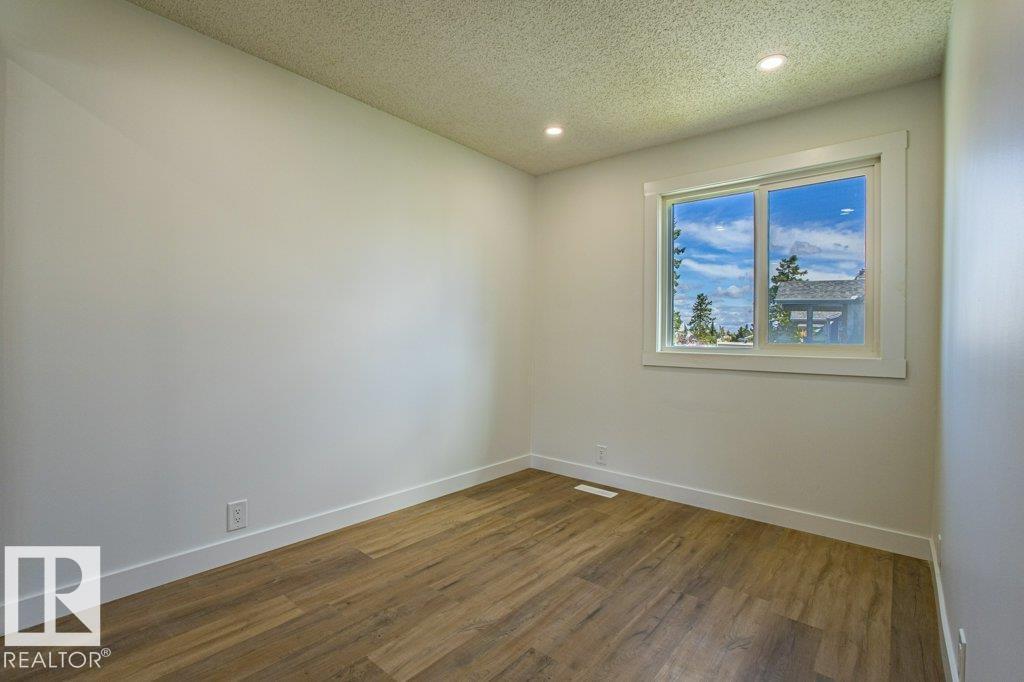 Photo 25 of 30 1411 Mill Woods E Nw, Edmonton AB